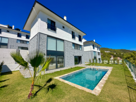 Muğla Ortaca Sarıgerme De 245 M2 4+1 Eşyalı Tribleks Satılık Villa.