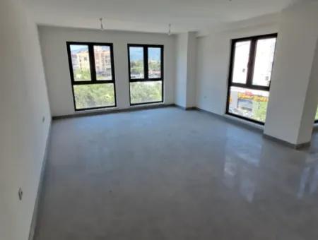 Ortaca Tam Merkezde İş Merkezi Kiralık Geniş Ofisler