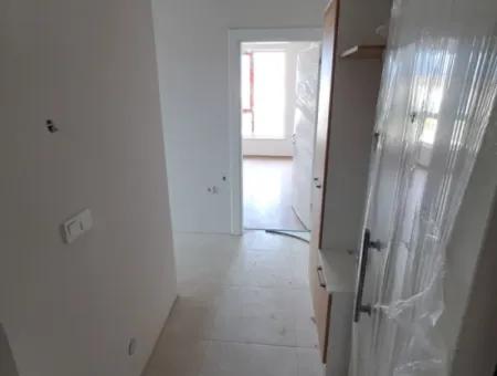 Dalaman Hürriyetde Yüzme Havuzlu Giyinme Odalı Satılık 2+1 Daire