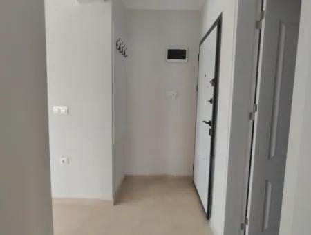 Karaburun Mahallesinde 1+1 Havuzlu  Daire