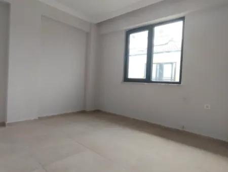 Karaburun Mahallesinde 1+1 Havuzlu  Daire