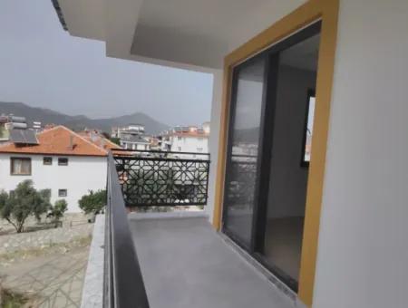 Karaburun Mahallesinde 1+1 Havuzlu  Daire