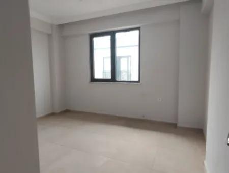 Karaburun Mahallesinde 1+1 Havuzlu  Daire
