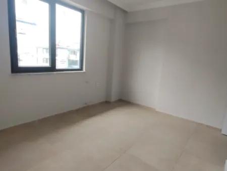 Karaburun Mahallesinde 1+1 Havuzlu  Daire