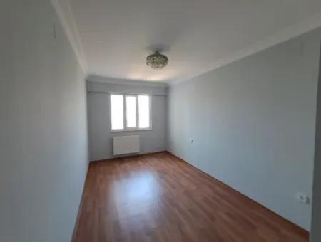 Günaydın Emlak'tan Ortaca Merkezde 2+1 Tadilatlı Satılık Daire