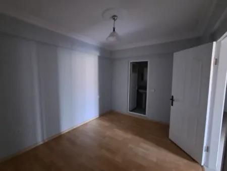 Günaydın Emlak'tan Ortaca Merkezde 2+1 Tadilatlı Satılık Daire