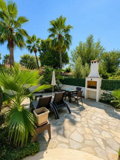 Dalyan Merkez'de Eşyalı 3+1 Kiralık Havuzlu Villa